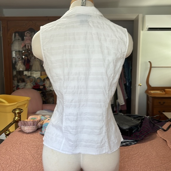 White, 100% cotton, sleeveless, button front blouse - Picture 2 of 3